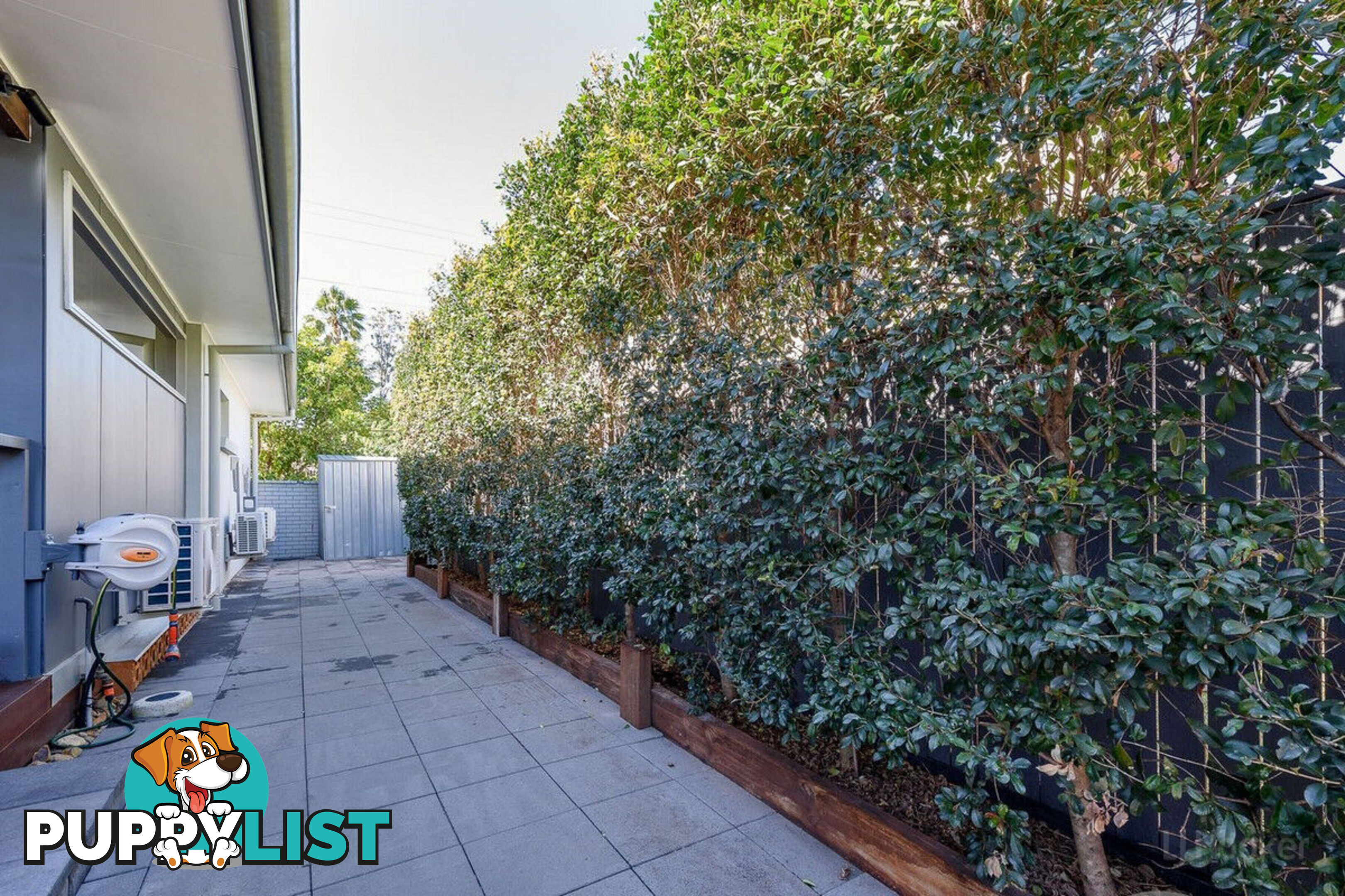 88 Robert Street LABRADOR QLD 4215