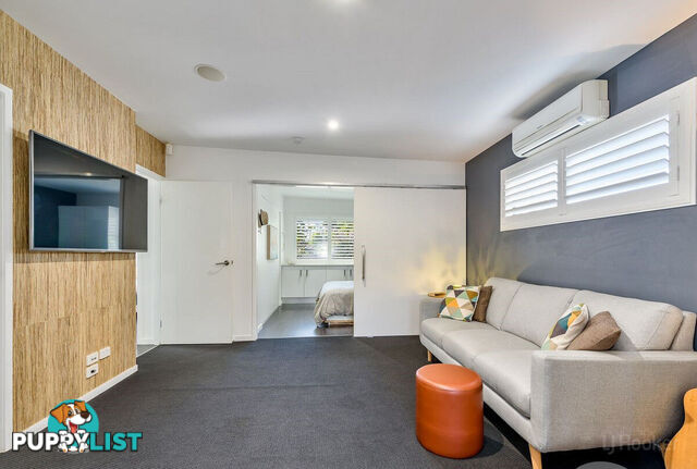 88 Robert Street LABRADOR QLD 4215