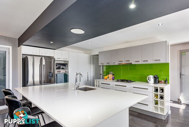 88 Robert Street LABRADOR QLD 4215