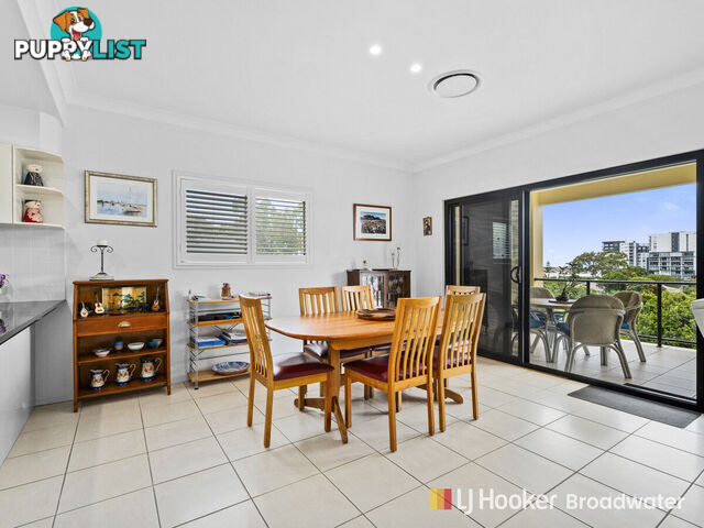 2/3 Hilltop  Street LABRADOR QLD 4215