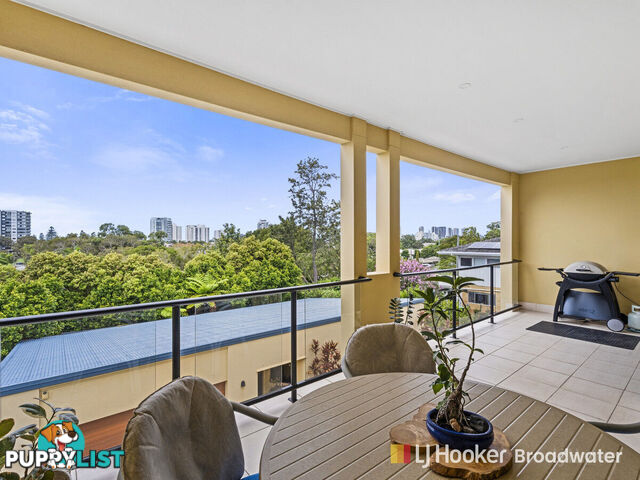 2/3 Hilltop  Street LABRADOR QLD 4215