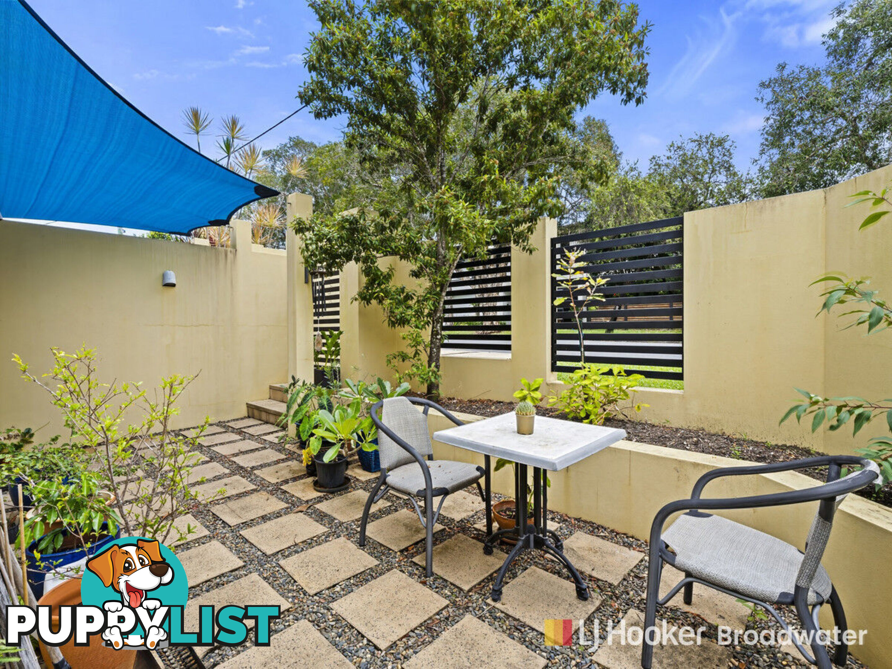 2/3 Hilltop  Street LABRADOR QLD 4215