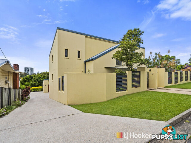 2/3 Hilltop  Street LABRADOR QLD 4215