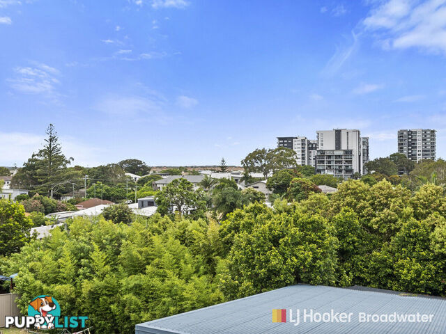 2/3 Hilltop  Street LABRADOR QLD 4215