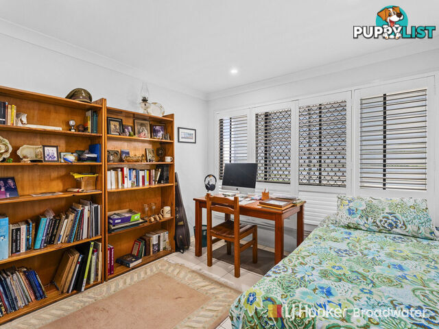 2/3 Hilltop  Street LABRADOR QLD 4215