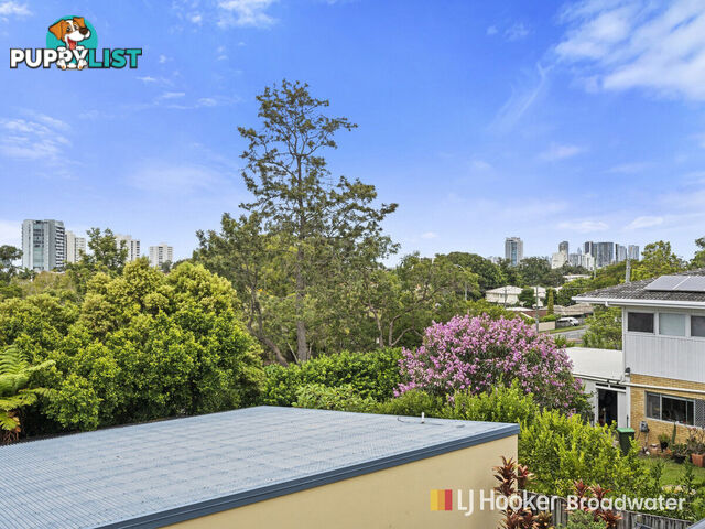 2/3 Hilltop  Street LABRADOR QLD 4215