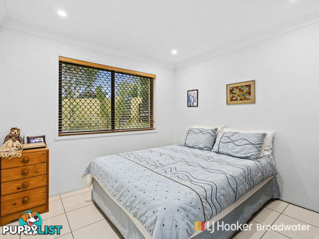 2/3 Hilltop  Street LABRADOR QLD 4215