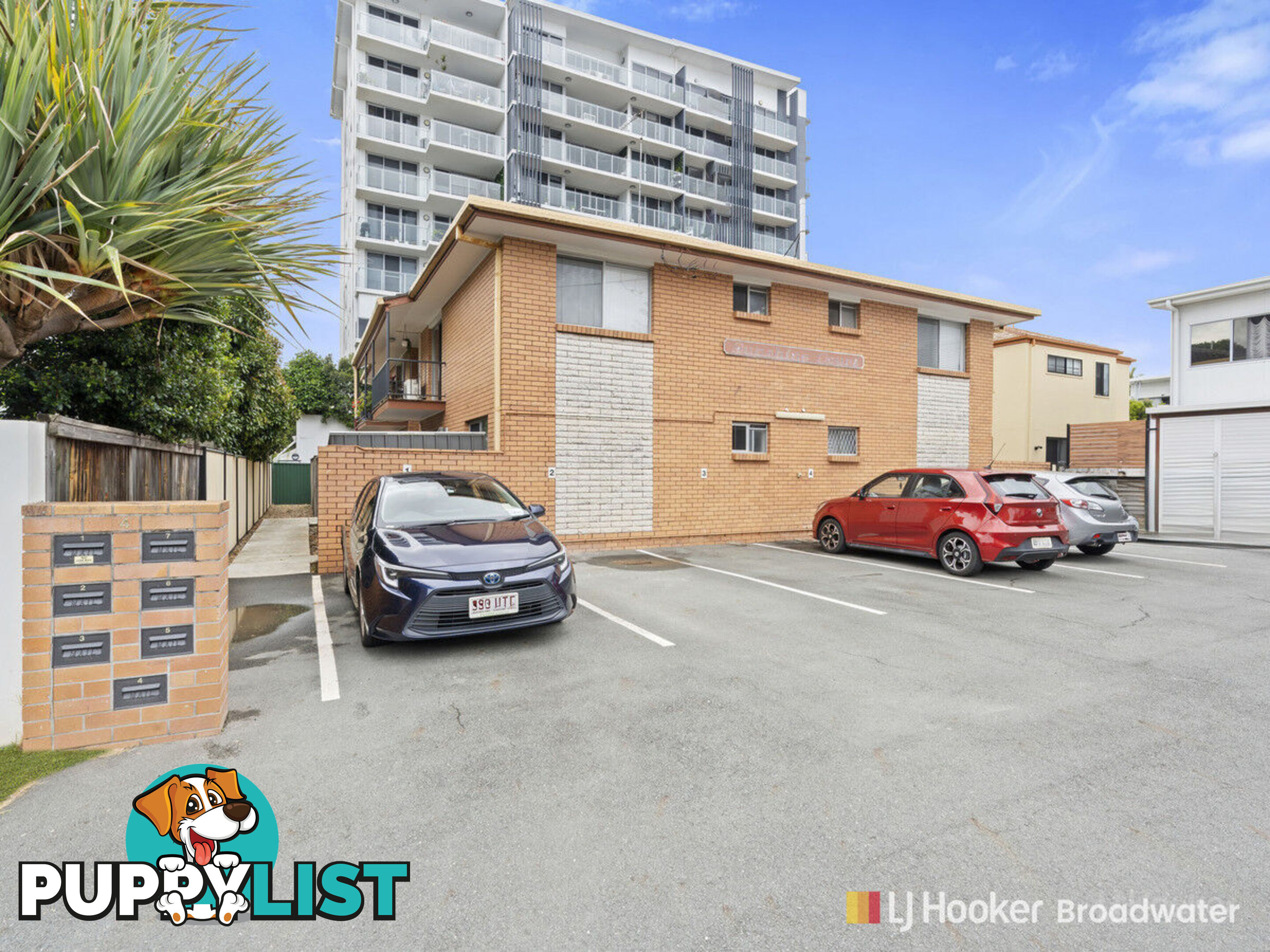 6/4 Sunshine Court LABRADOR QLD 4215