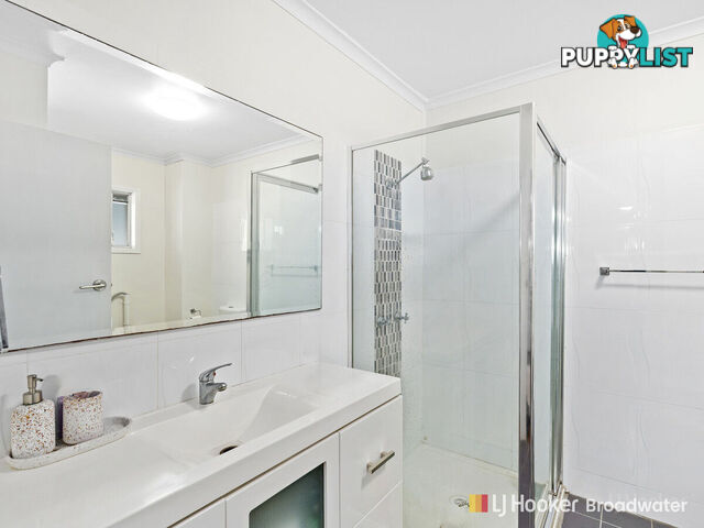 6/4 Sunshine Court LABRADOR QLD 4215