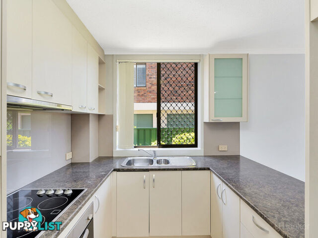 2/33 Whiting Street LABRADOR QLD 4215