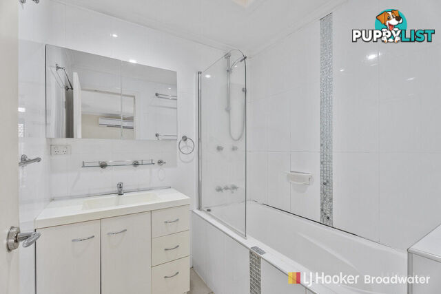 1/233 Central Street LABRADOR QLD 4215