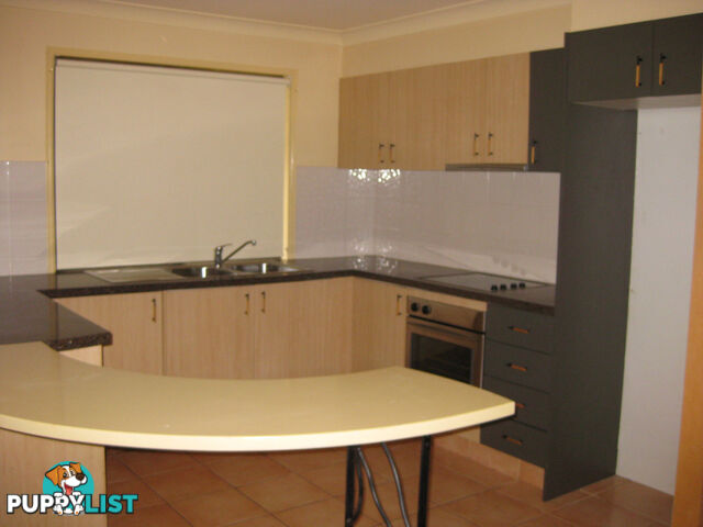4/145 Government Road LABRADOR QLD 4215