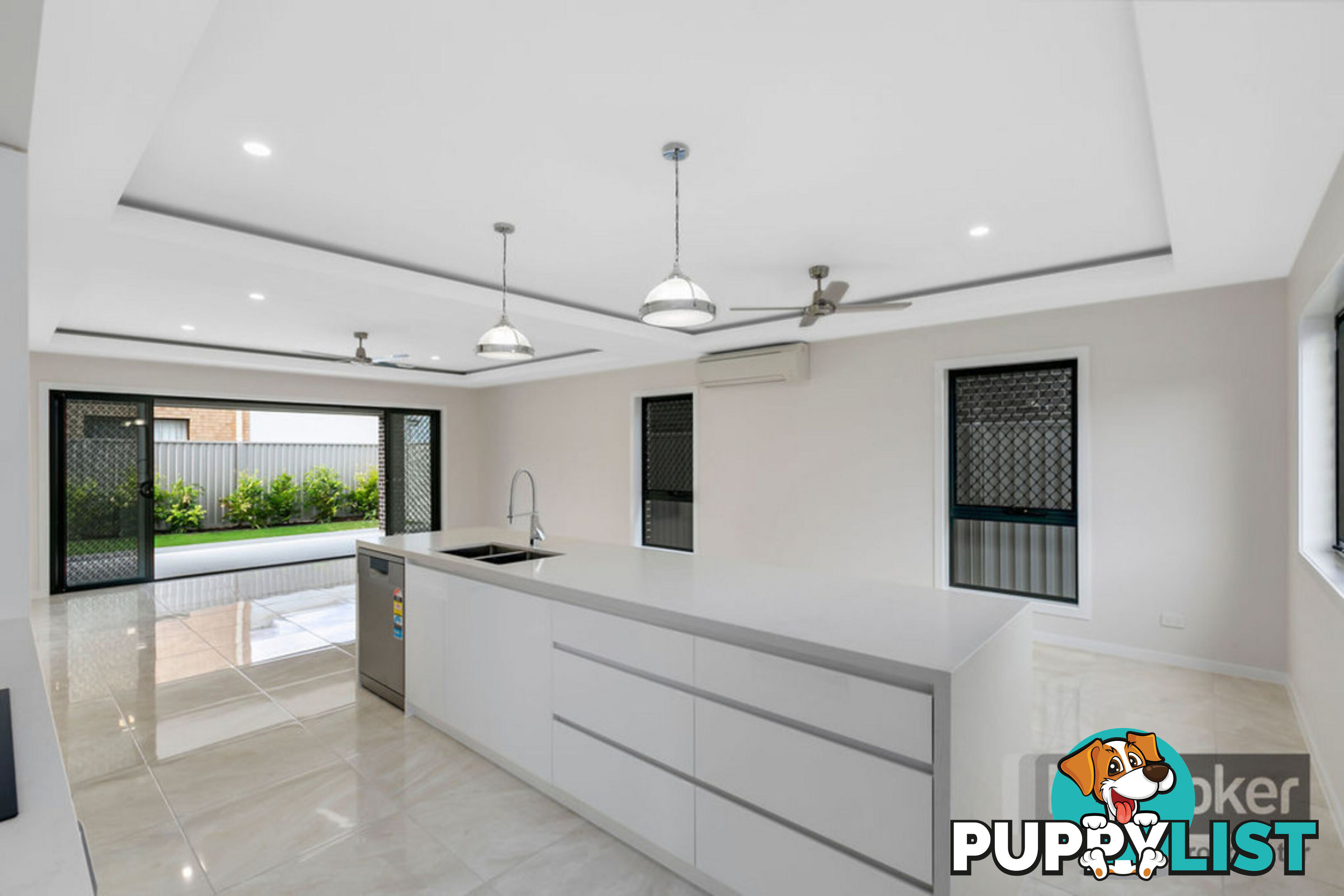 20 Third Avenue LABRADOR QLD 4215