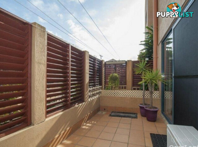 2/83 Brighton Street BIGGERA WATERS QLD 4216