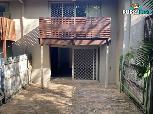 2/79 Government Road LABRADOR QLD 4215