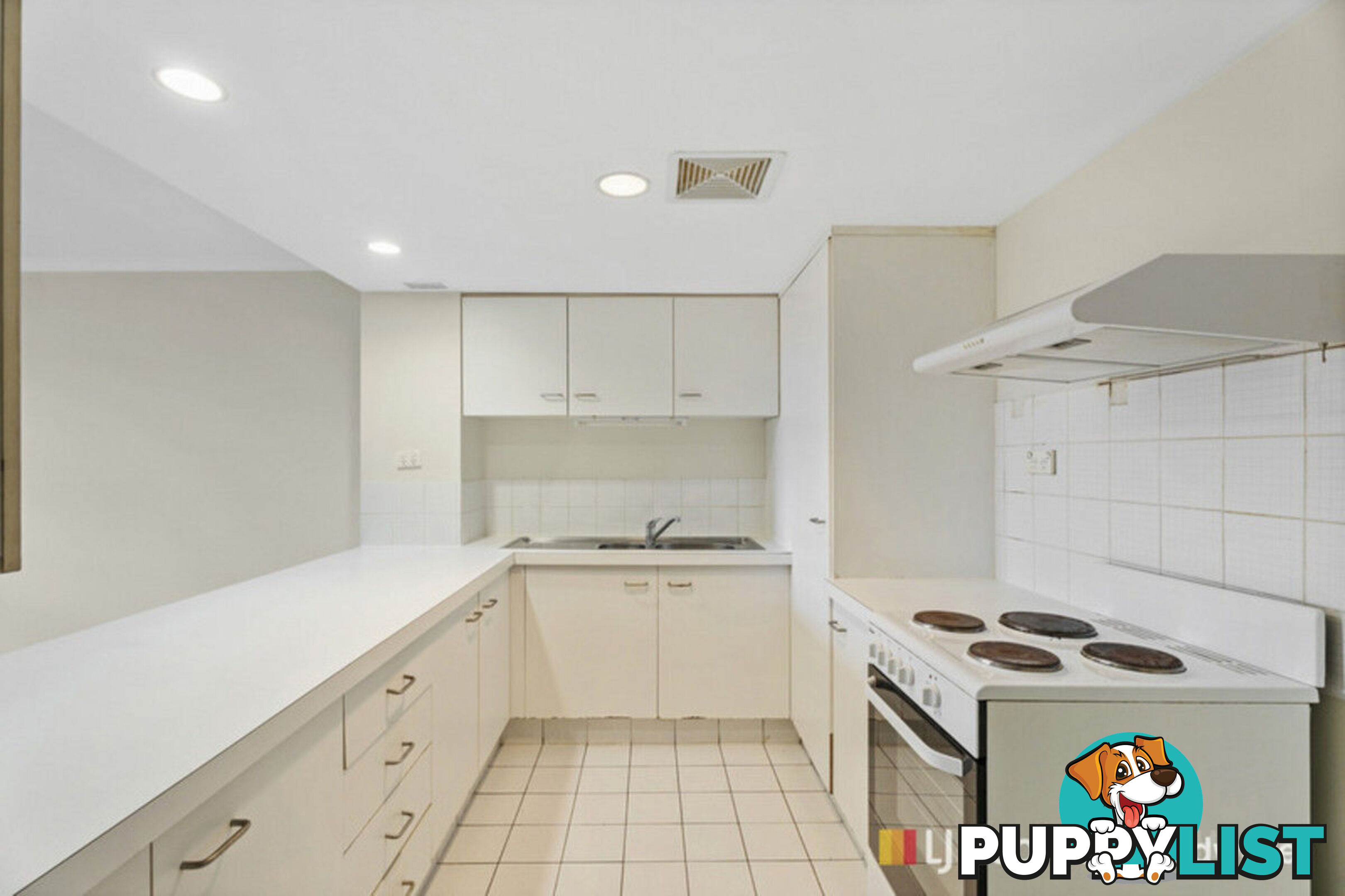 2/79 Government Road LABRADOR QLD 4215