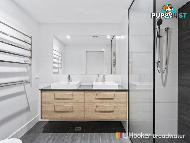 5/8 Bath Street LABRADOR QLD 4215