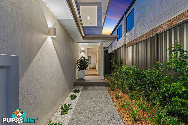 1/8 Teresa Lane LABRADOR QLD 4215