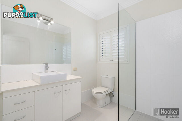 1/56 Bayview Street RUNAWAY BAY QLD 4216