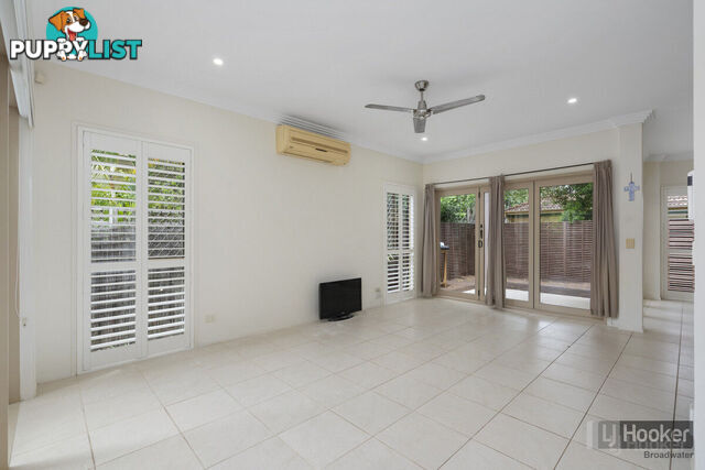 1/56 Bayview Street RUNAWAY BAY QLD 4216