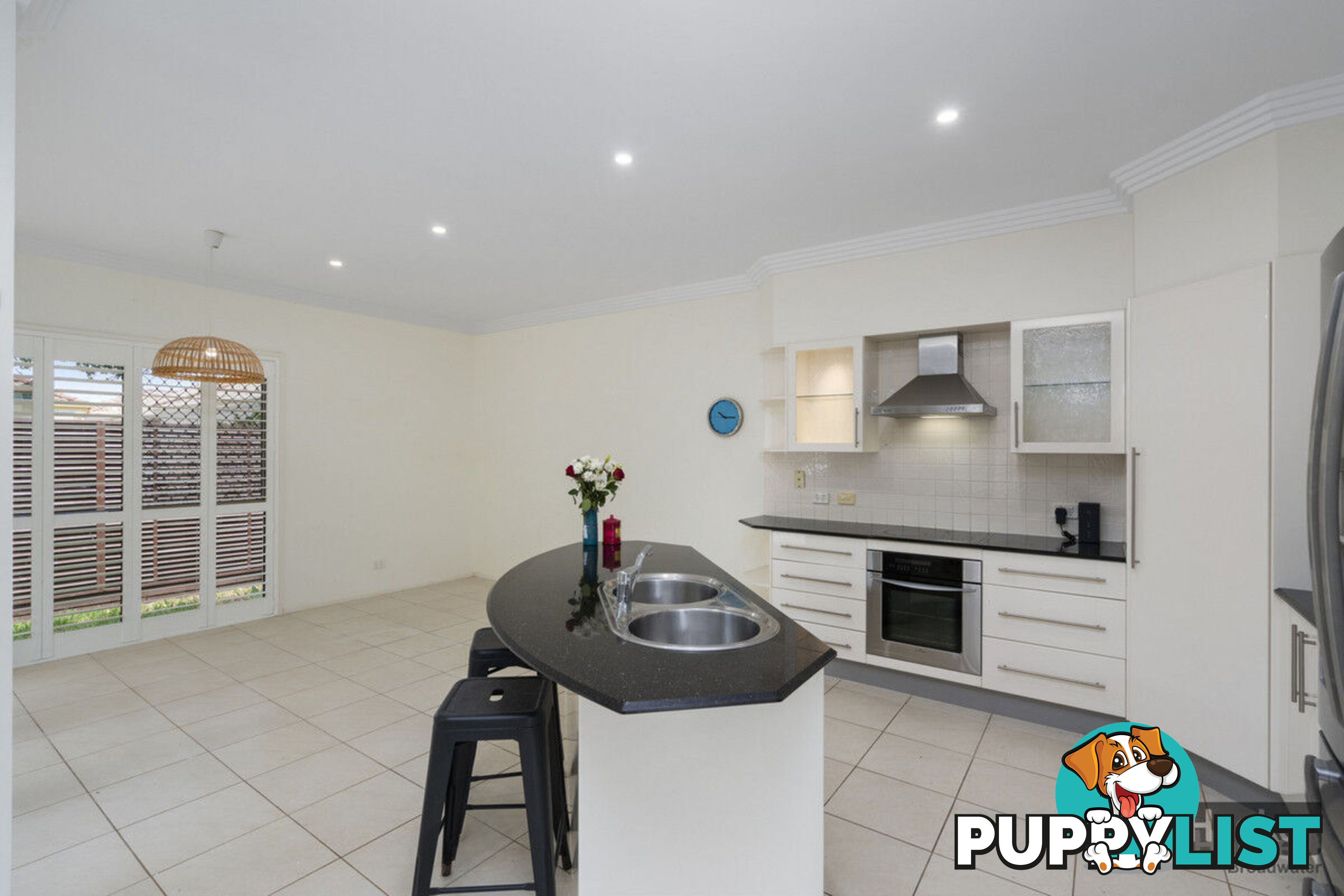 1/56 Bayview Street RUNAWAY BAY QLD 4216