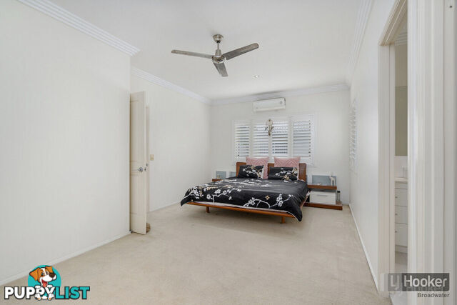 1/56 Bayview Street RUNAWAY BAY QLD 4216