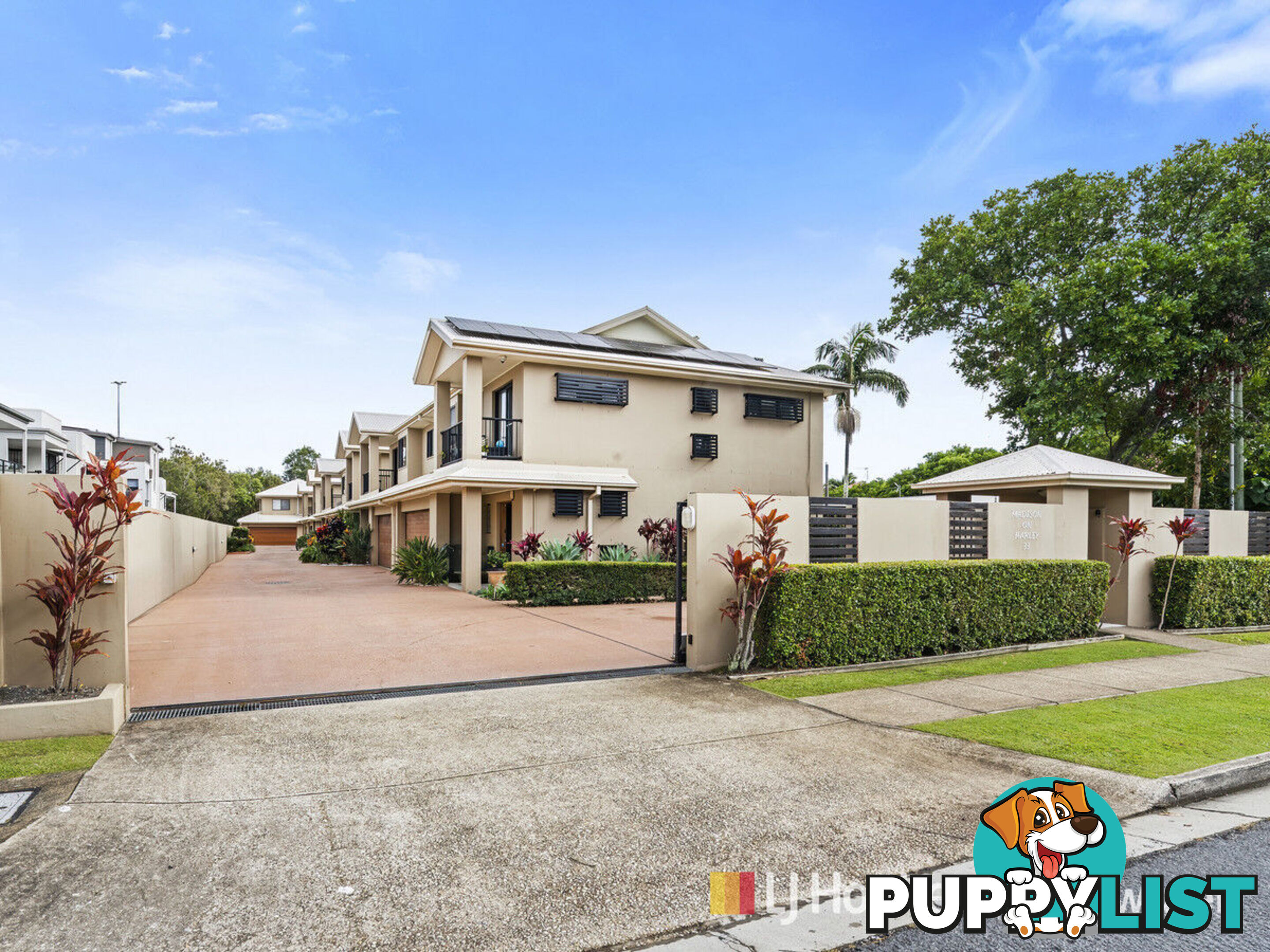 2/33 Harley Street LABRADOR QLD 4215