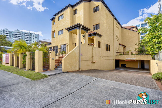 2/143 Frank Street LABRADOR QLD 4215