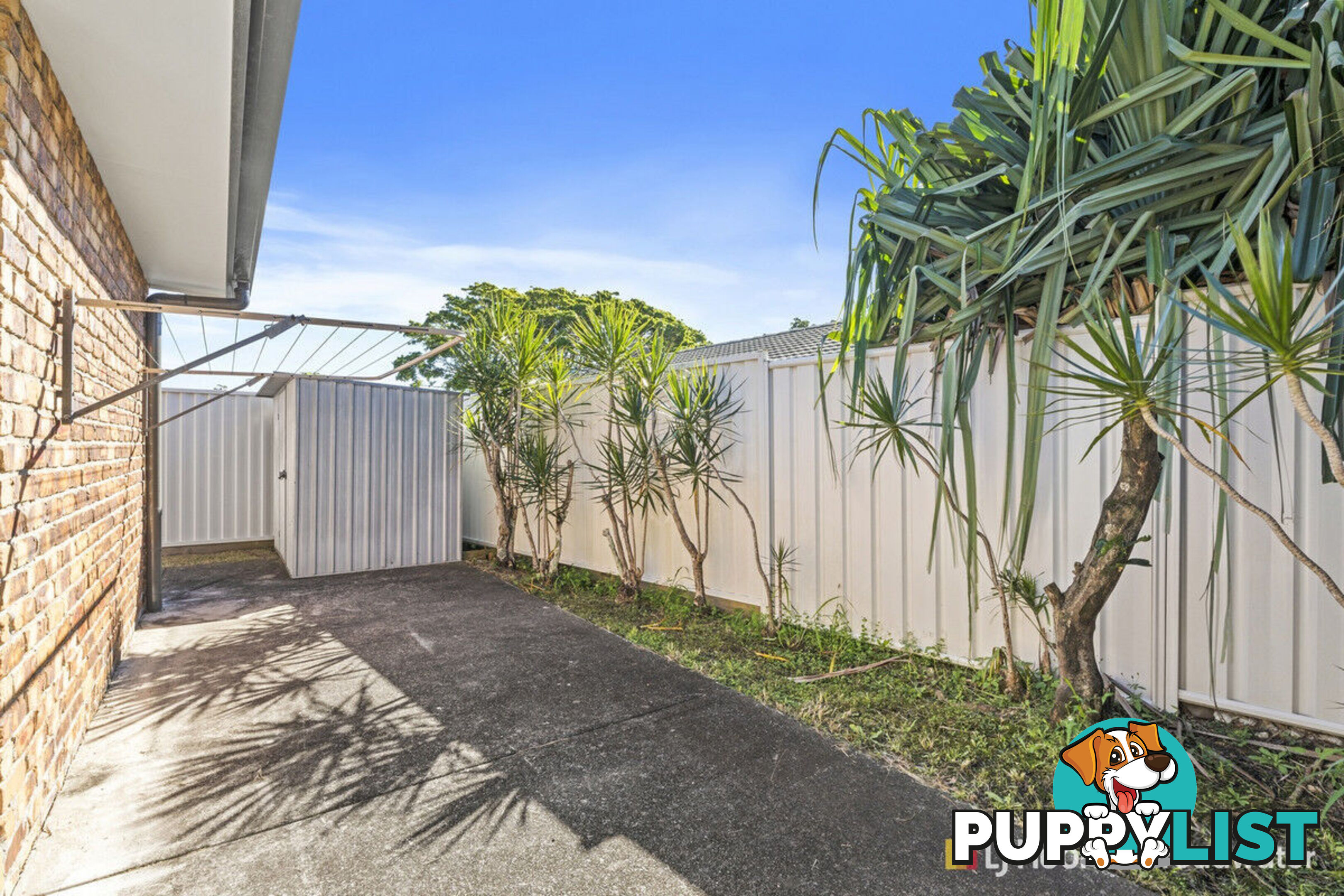 1/4 Kenny Drive LABRADOR QLD 4215