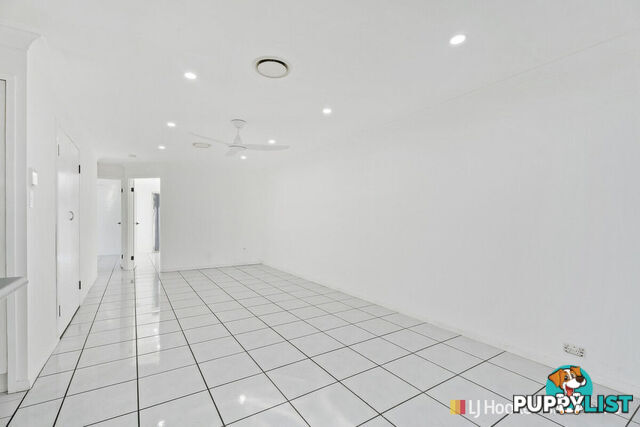 1/4 Kenny Drive LABRADOR QLD 4215