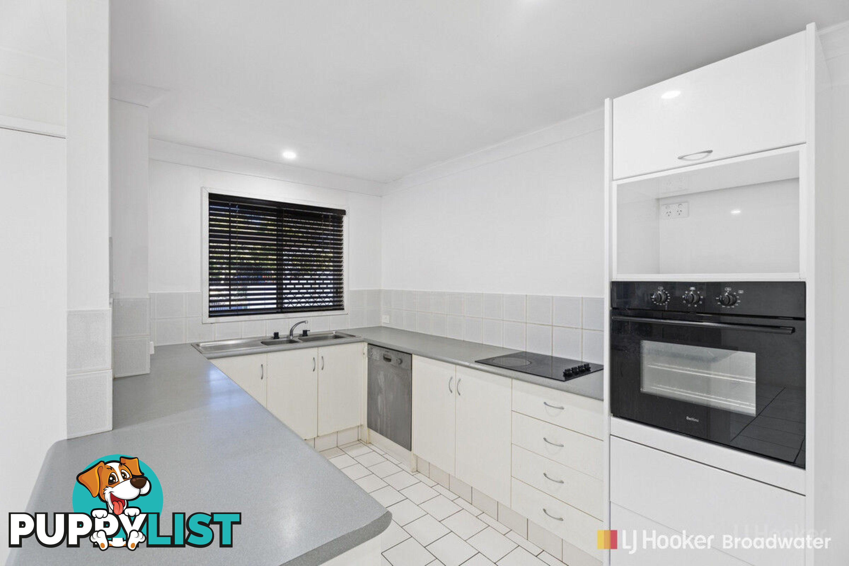 1/4 Kenny Drive LABRADOR QLD 4215