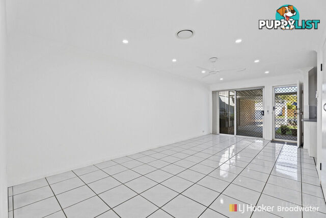 1/4 Kenny Drive LABRADOR QLD 4215