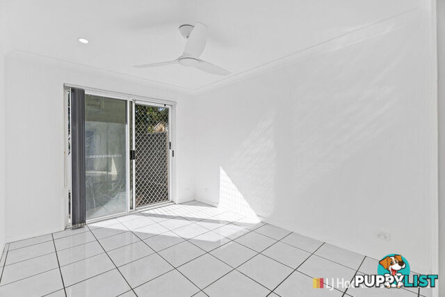 1/4 Kenny Drive LABRADOR QLD 4215