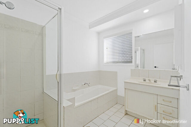 1/4 Kenny Drive LABRADOR QLD 4215