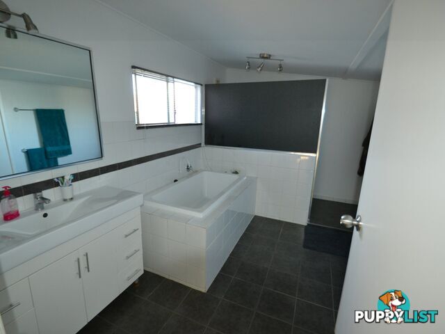 11 Brisbane St BOWEN QLD 4805