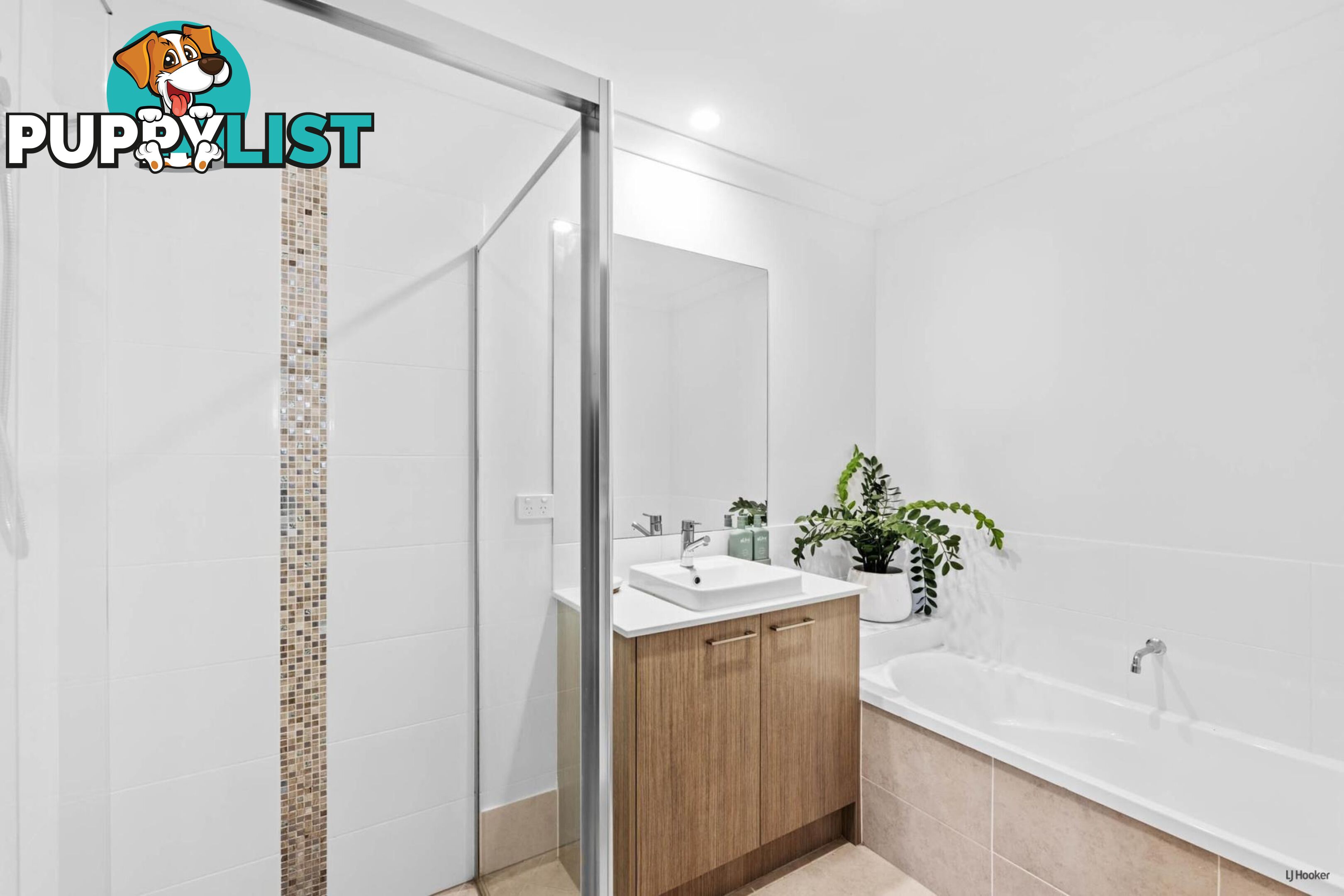 2/74 Guineas Creek Road CURRUMBIN WATERS QLD 4223