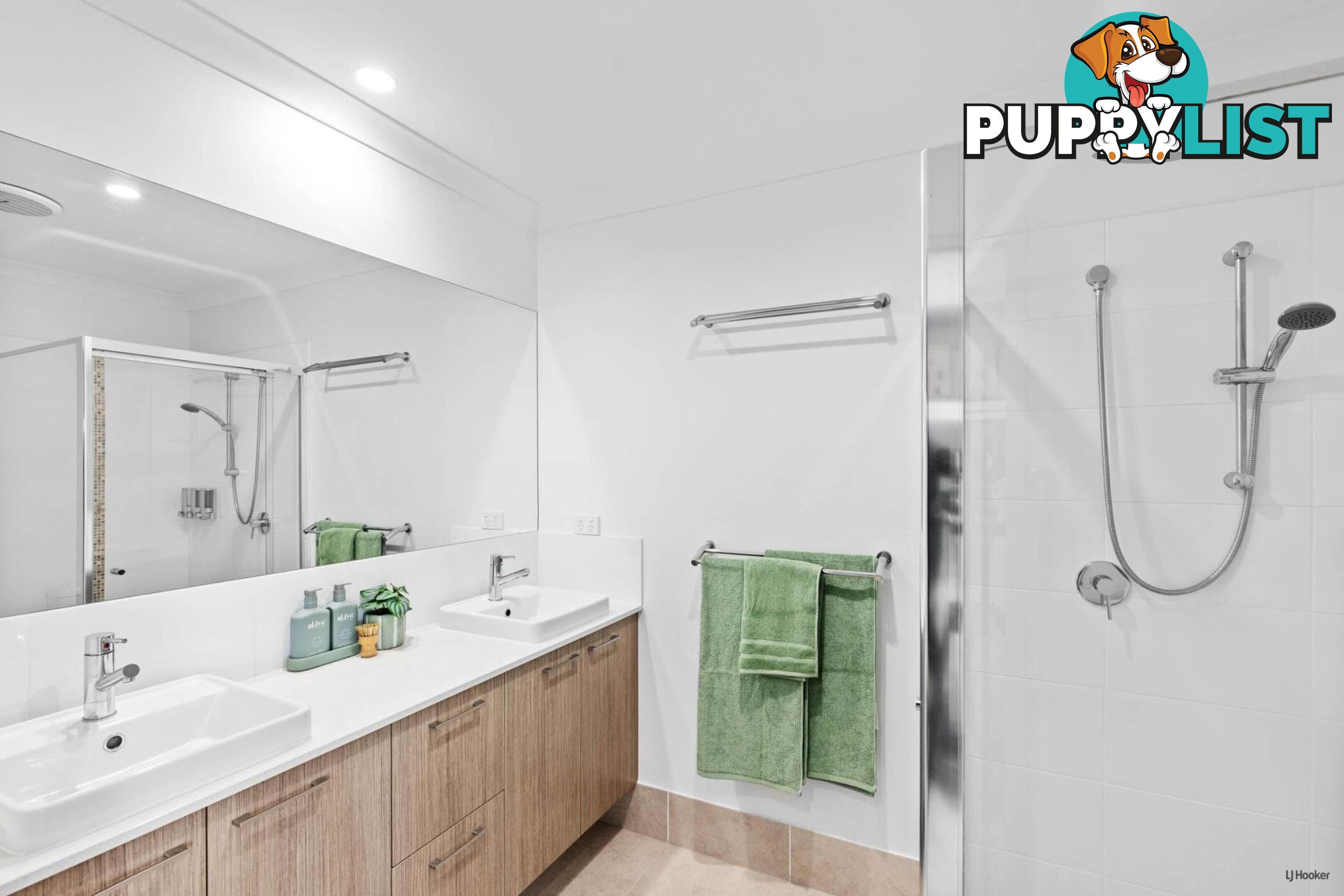 2/74 Guineas Creek Road CURRUMBIN WATERS QLD 4223