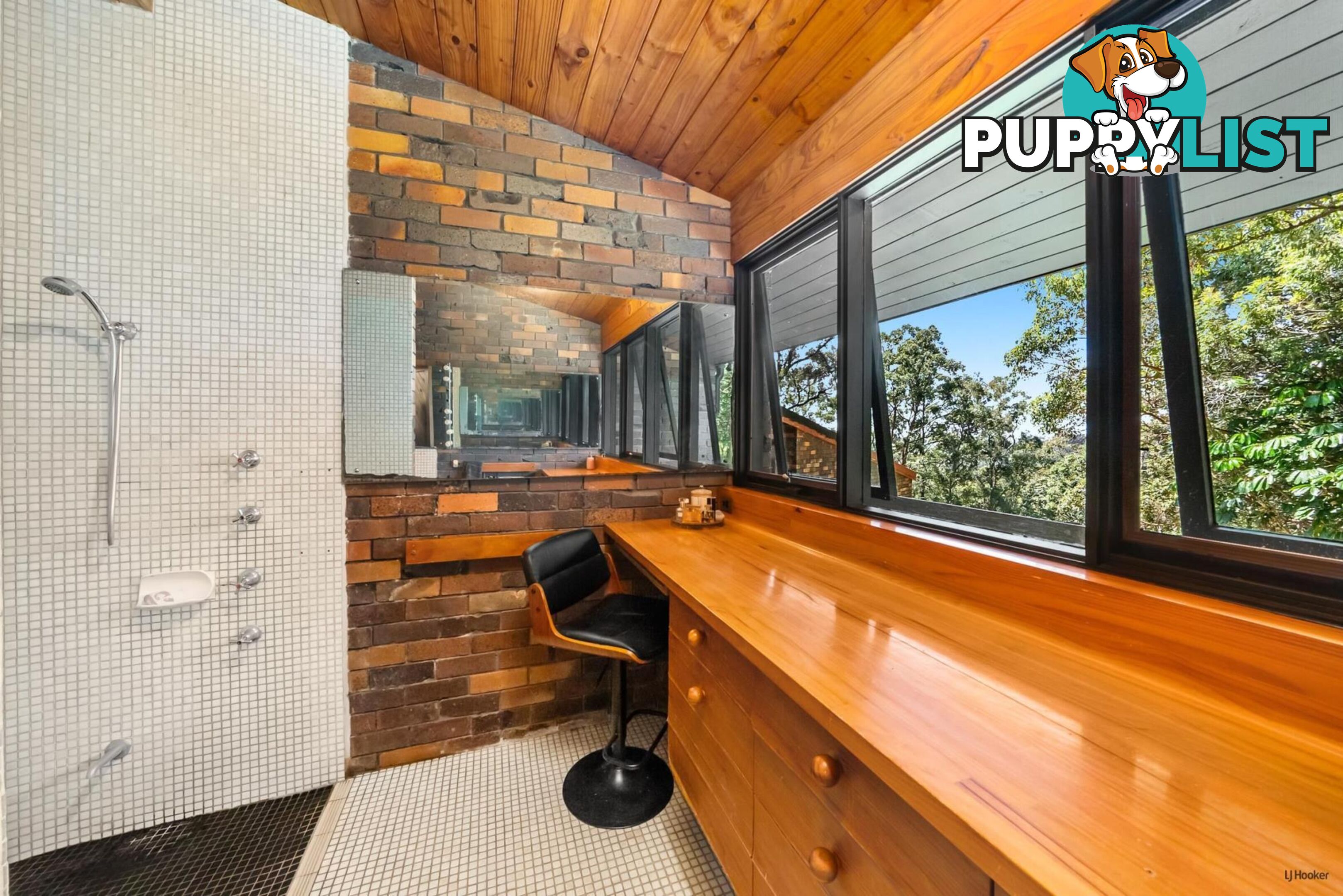 222 Simpsons Road CURRUMBIN WATERS QLD 4223