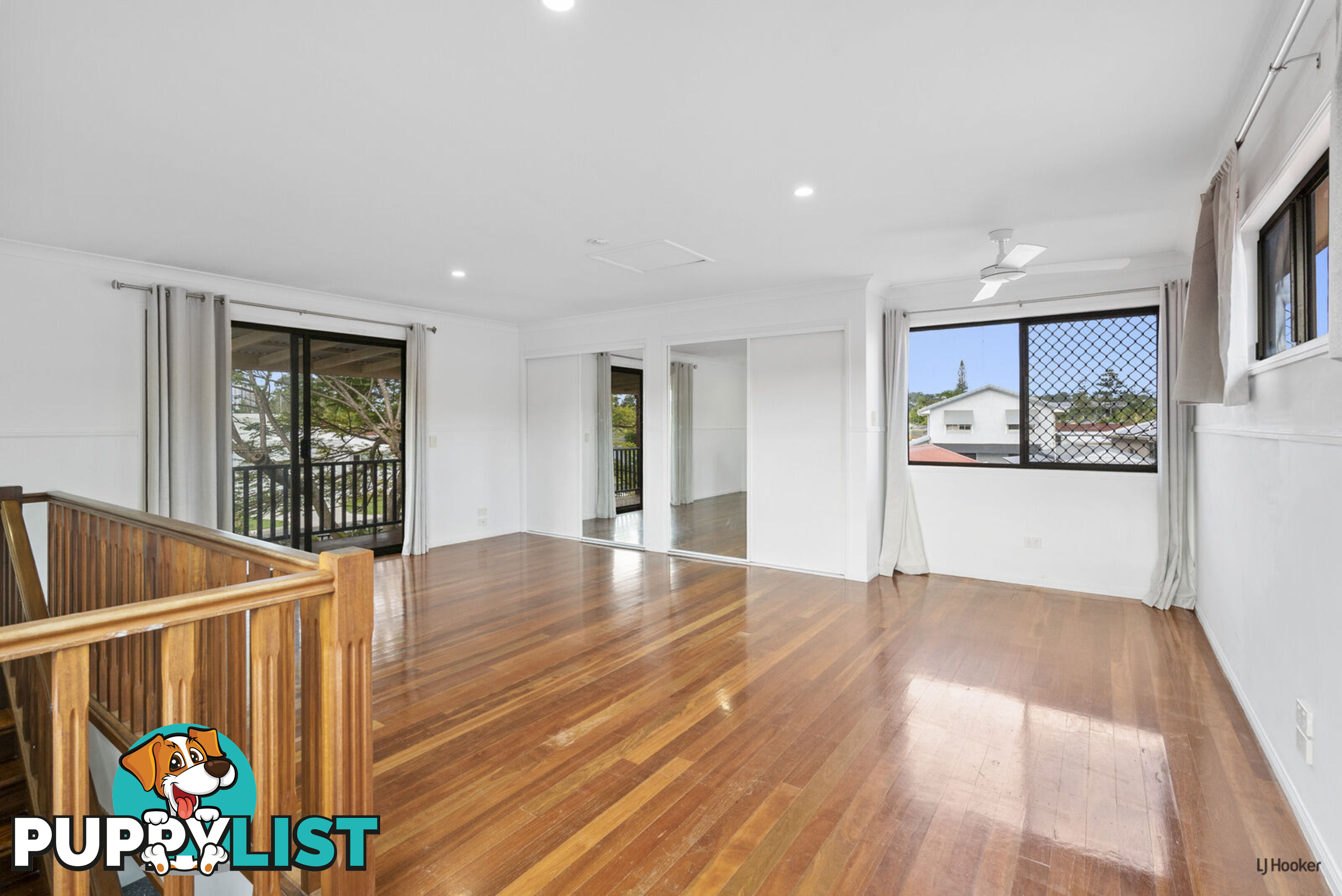 18 Holbrook Way ELANORA QLD 4221