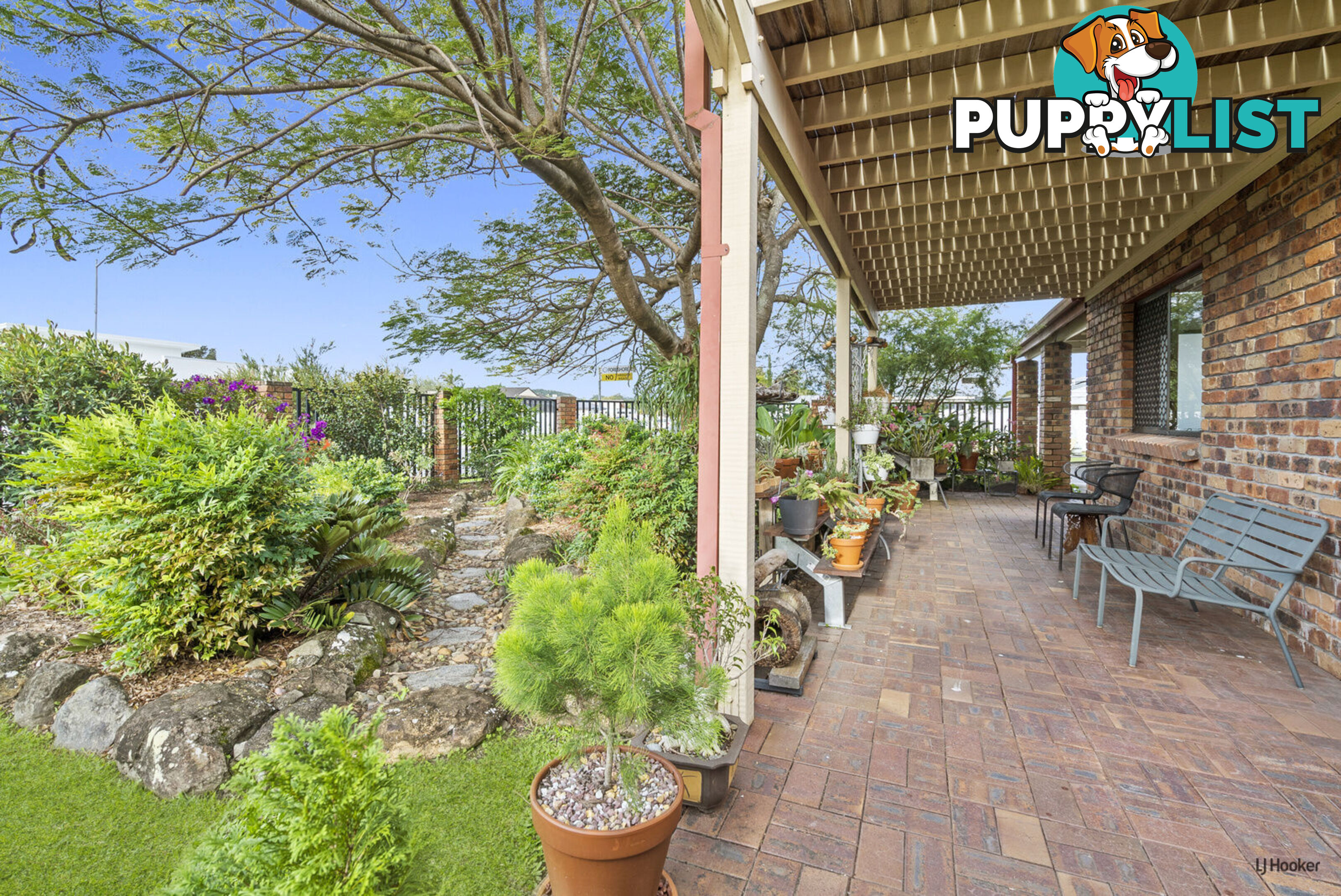 18 Holbrook Way ELANORA QLD 4221