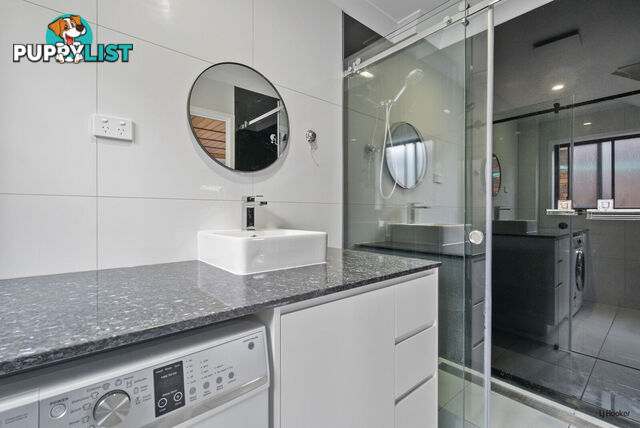 18 Holbrook Way ELANORA QLD 4221