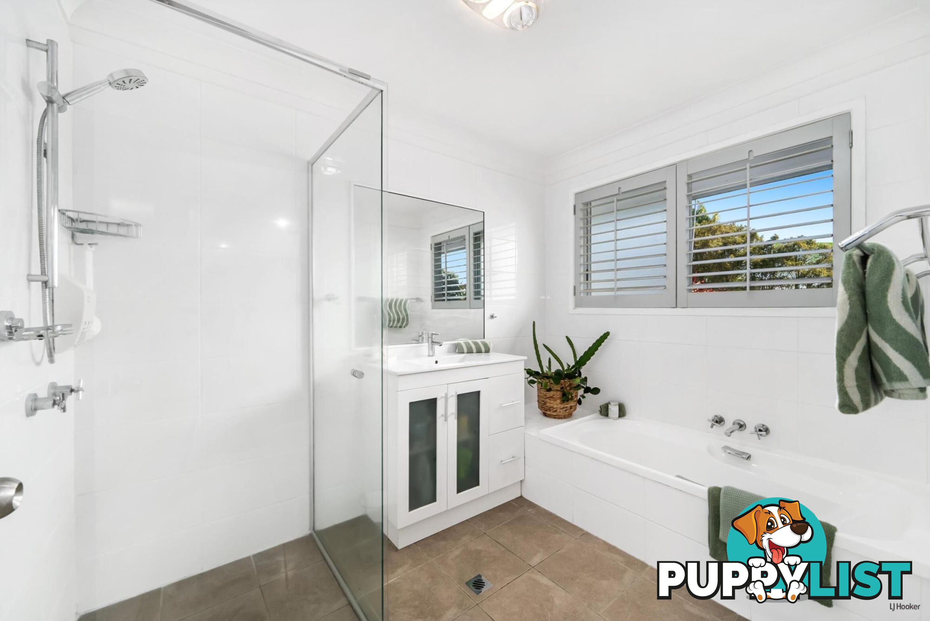 32 Doubleview Drive ELANORA QLD 4221