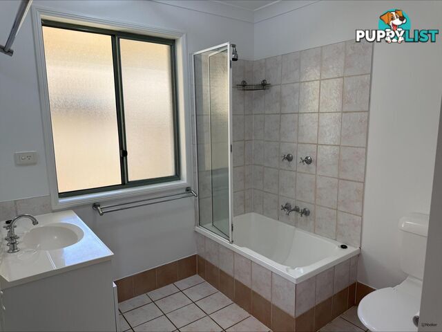 2/17 Mollys Place CURRUMBIN WATERS QLD 4223