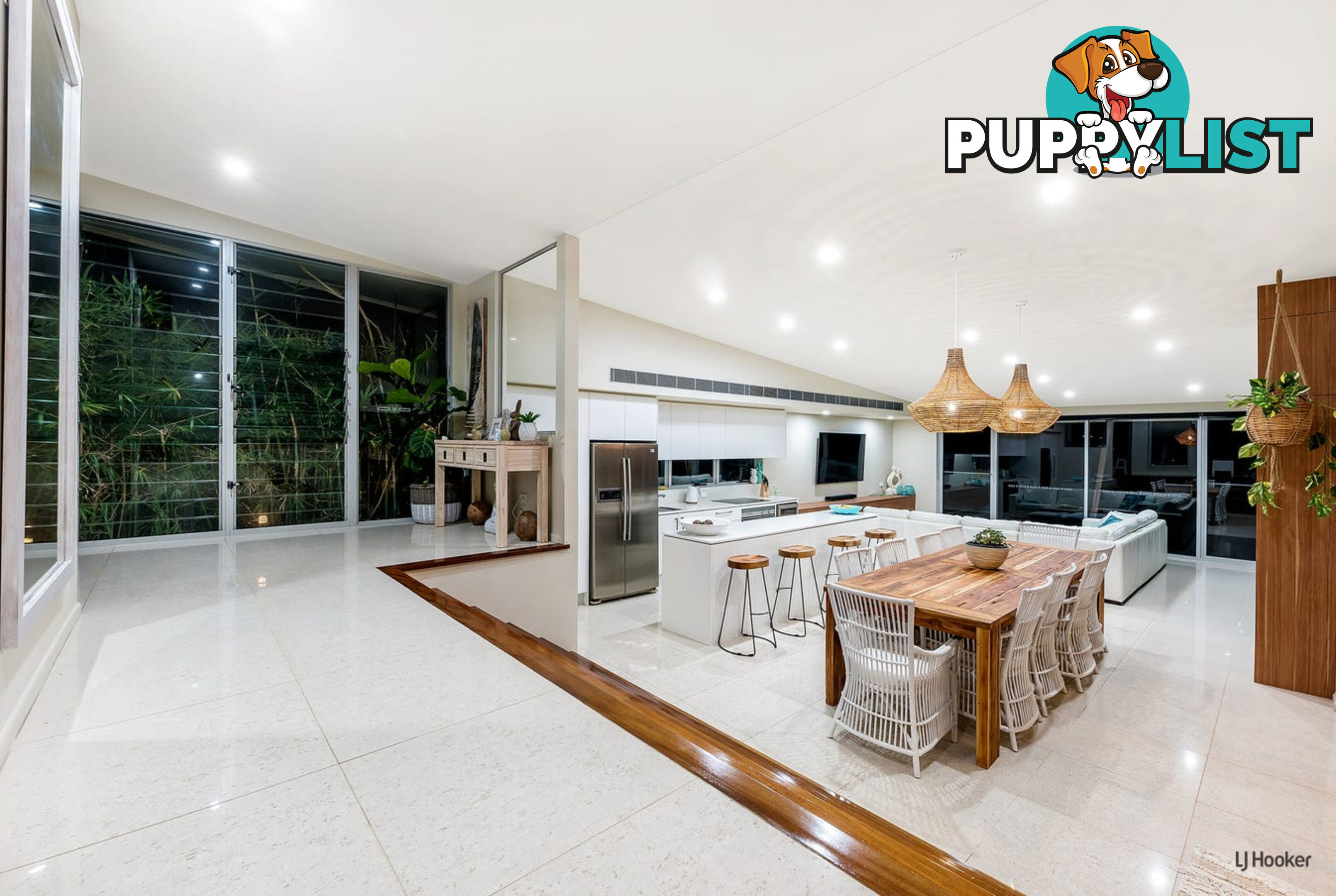 207 Simpsons Road ELANORA QLD 4221