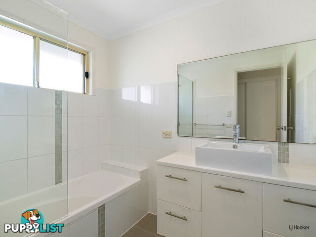 16 Daphne Court ELANORA QLD 4221