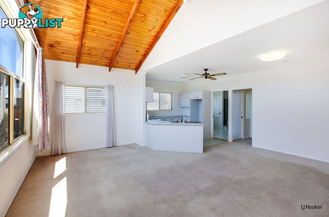 2/115 Petrel Avenue MERMAID BEACH QLD 4218
