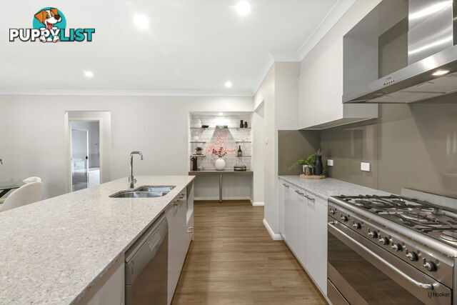 33 Sapphire Place ELANORA QLD 4221