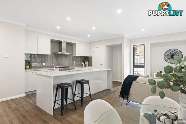 33 Sapphire Place ELANORA QLD 4221