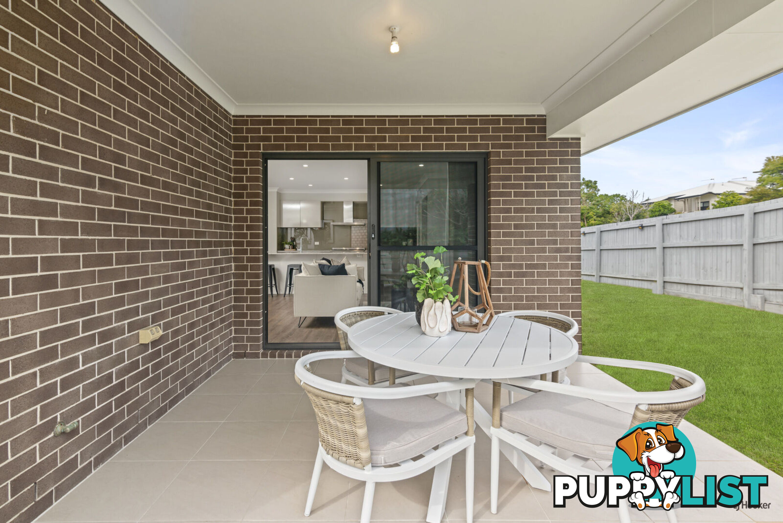 33 Sapphire Place ELANORA QLD 4221