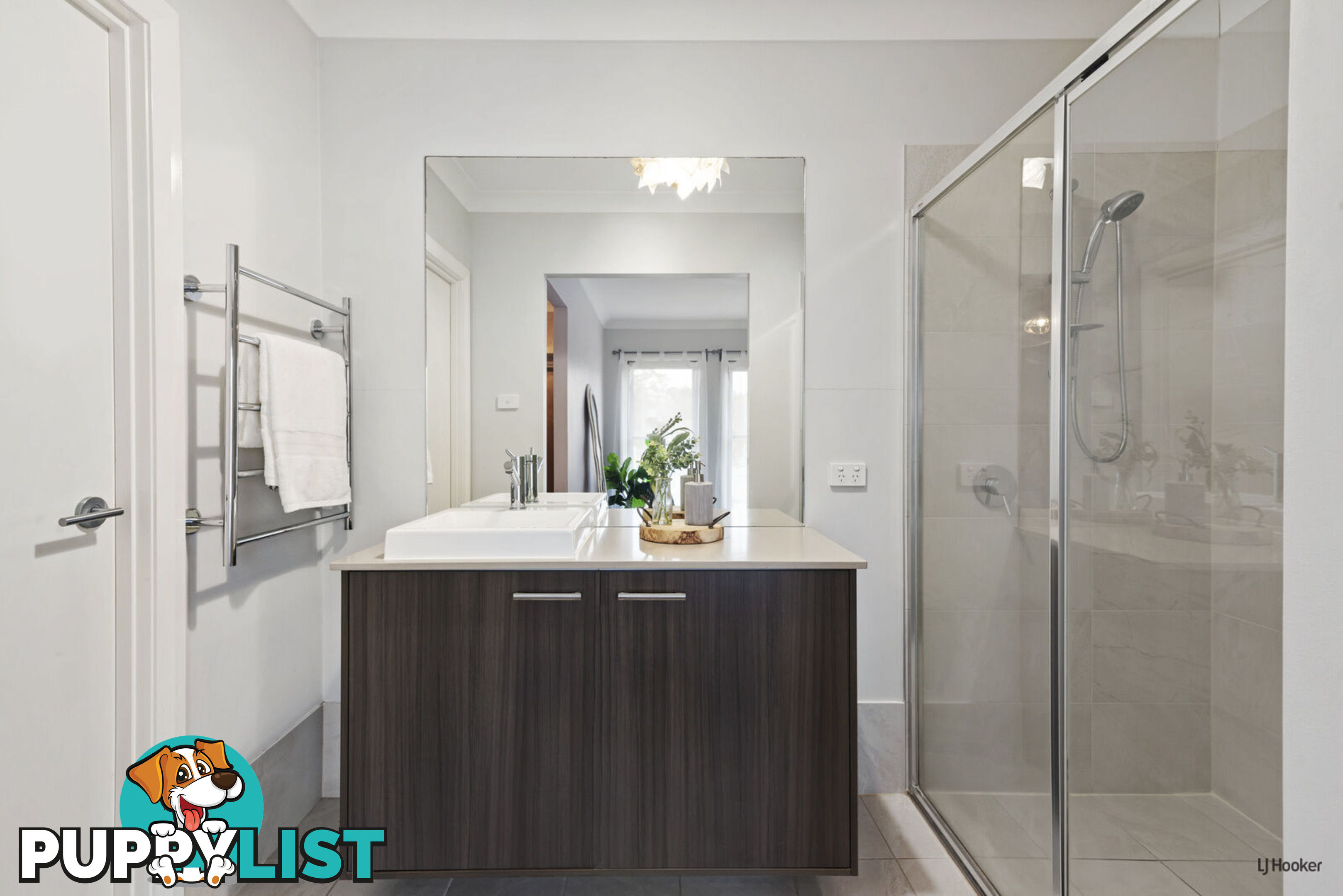 33 Sapphire Place ELANORA QLD 4221